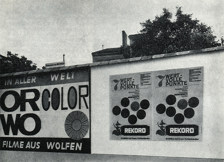 Рекламные щиты в Австрии (ГДР)