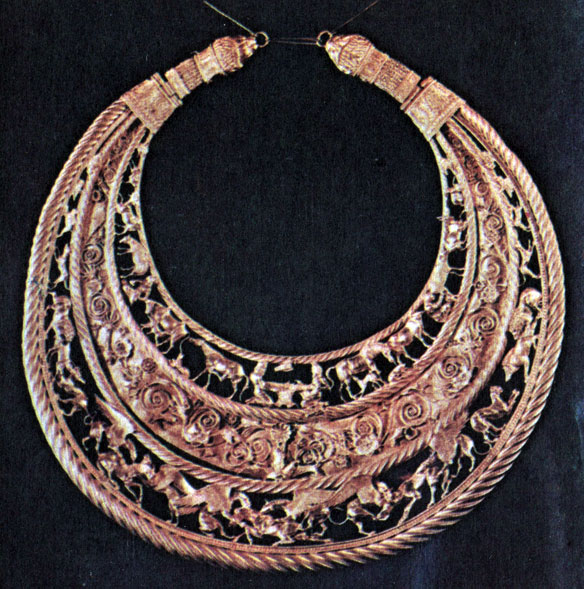 Золотая пектораль из скифского захоронения (IV в. до н.э.)