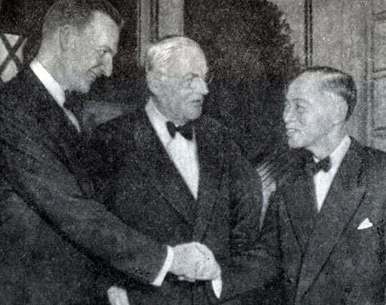 Джон Д. III с Ф. Даллесом и японским послом в Вашингтоне