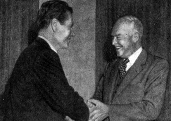 Д. Эйзенхауэр сообщает Нельсону Рокфеллеру о его-назначении помощником президента по делам 'холодной войны'