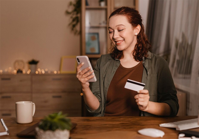 https://ru.freepik.com/free-photo/smiley-woman-using-her-smartphone-home-with-credit-card_11631605.htm#fromView=search&page=1&position=4&uuid=ab2c1f04-07ae-4f78-9de5-88aa505b2896